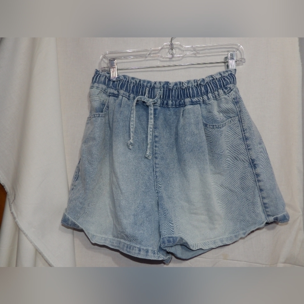 Time and Tru Distressed shorts medium - Picture 3 of 10